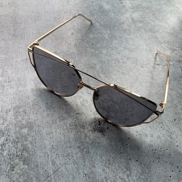 NWT?Smokey Dark Cat Eyed Oversized Sunglasses main image 6
